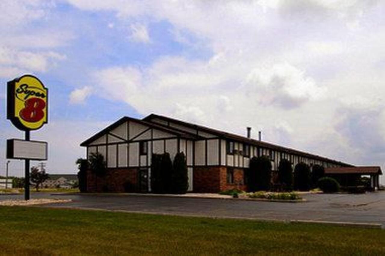 Baymont By Wyndham Oshkosh Airport Ξενοδοχείο Εξωτερικό φωτογραφία