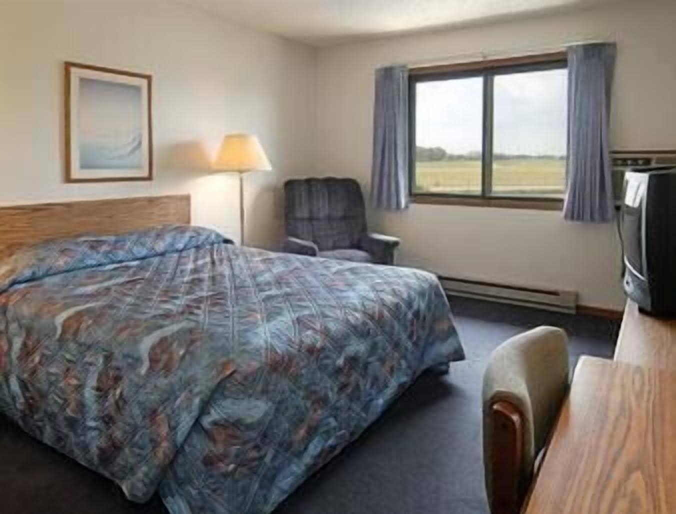 Baymont By Wyndham Oshkosh Airport Ξενοδοχείο Δωμάτιο φωτογραφία