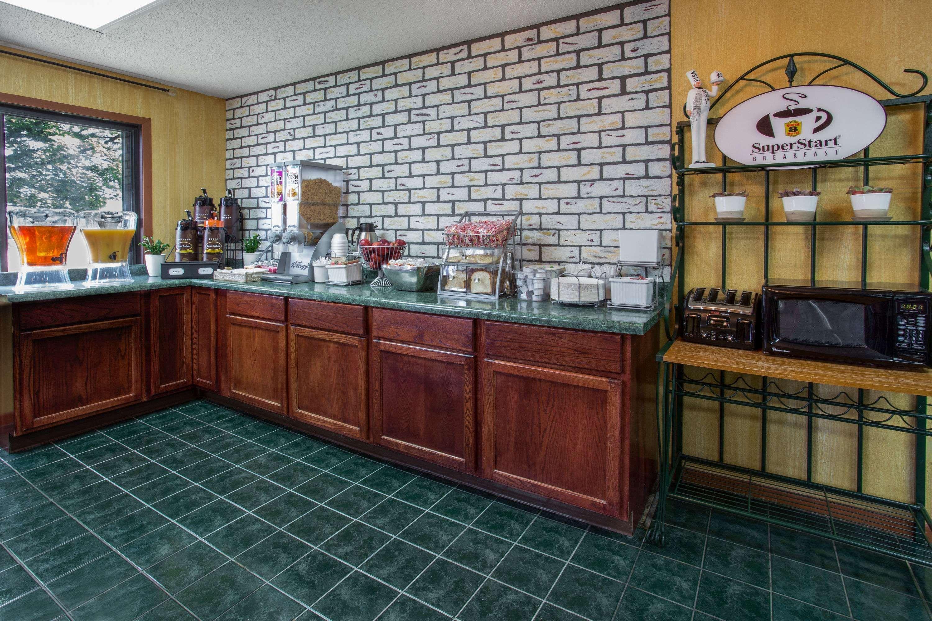 Baymont By Wyndham Oshkosh Airport Ξενοδοχείο Εξωτερικό φωτογραφία