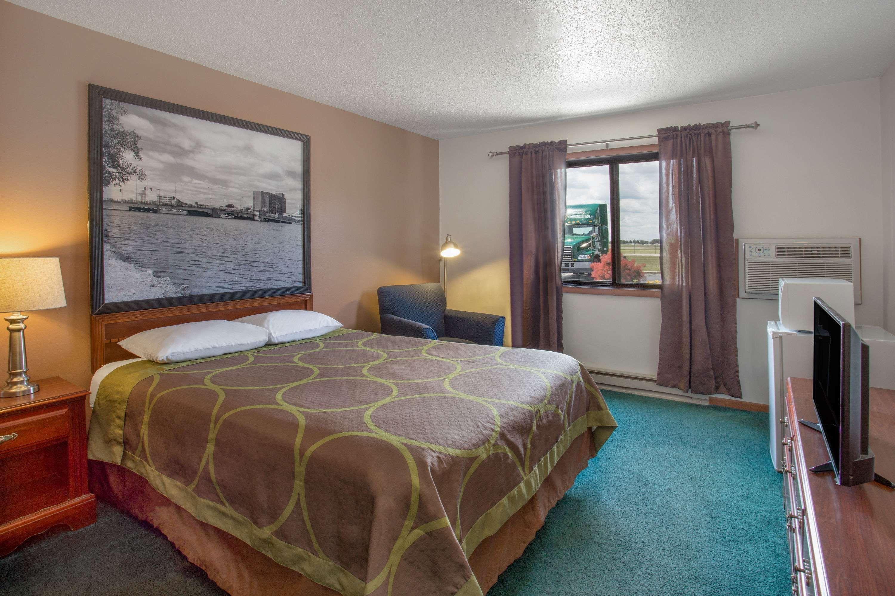 Baymont By Wyndham Oshkosh Airport Ξενοδοχείο Εξωτερικό φωτογραφία