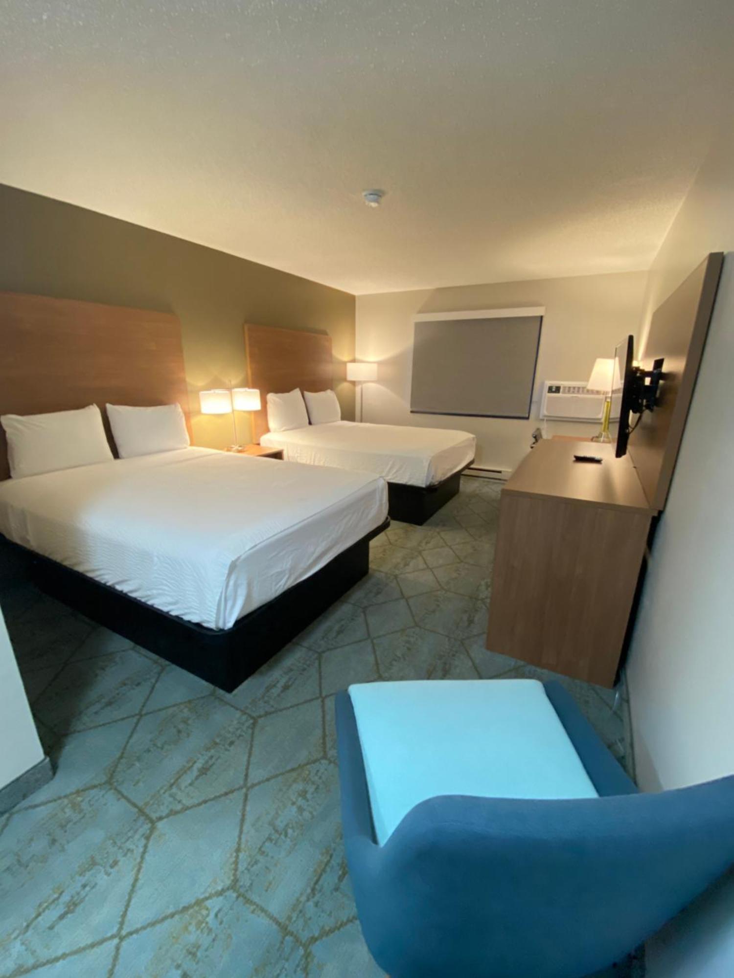 Baymont By Wyndham Oshkosh Airport Ξενοδοχείο Εξωτερικό φωτογραφία