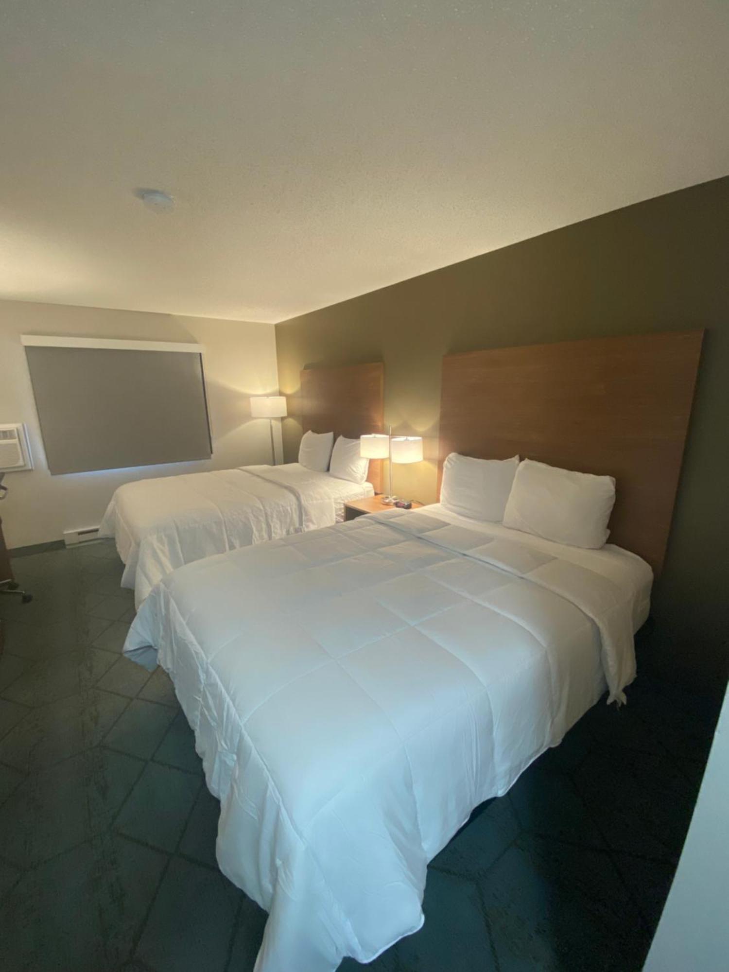 Baymont By Wyndham Oshkosh Airport Ξενοδοχείο Εξωτερικό φωτογραφία