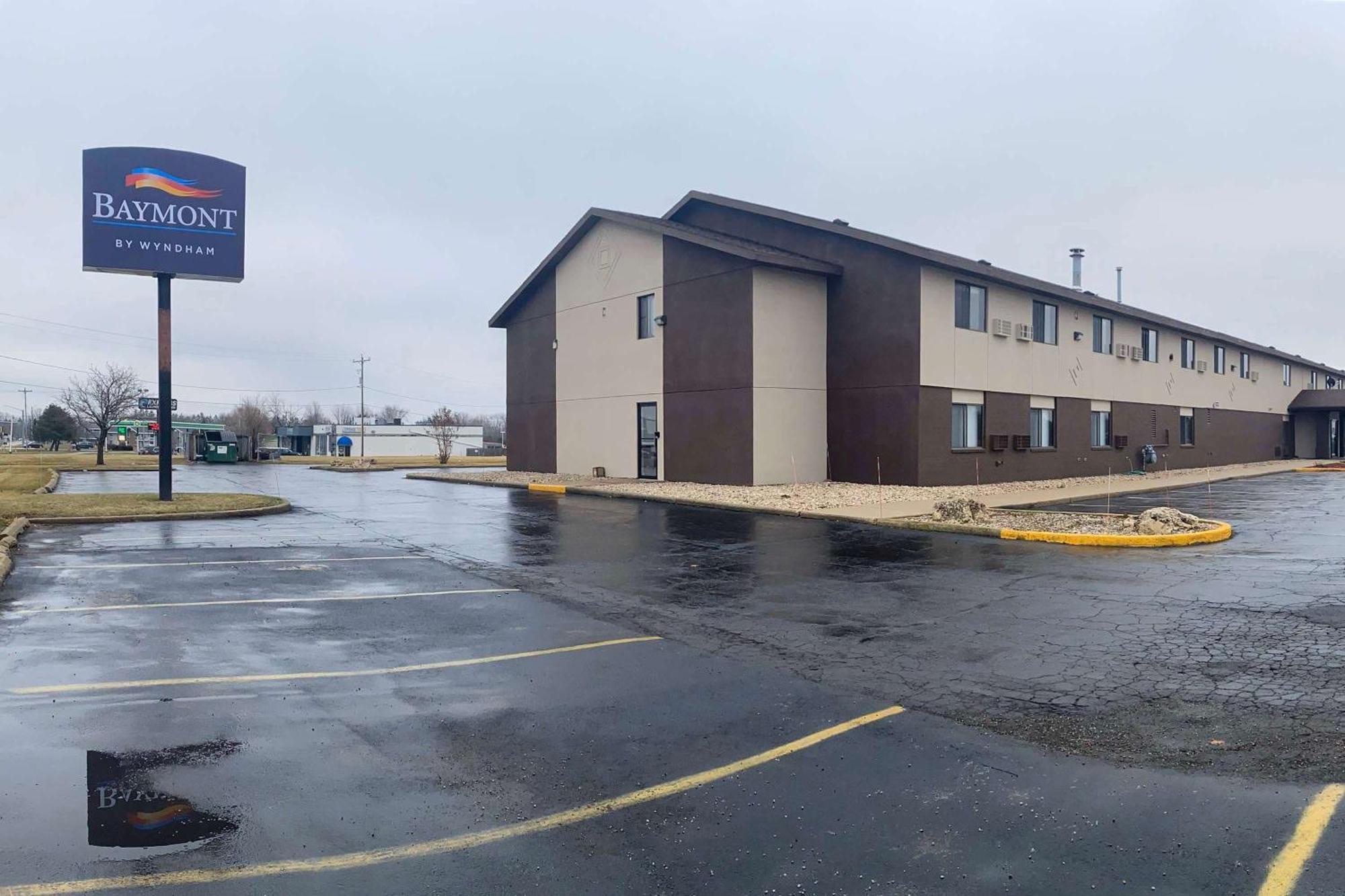 Baymont By Wyndham Oshkosh Airport Ξενοδοχείο Εξωτερικό φωτογραφία