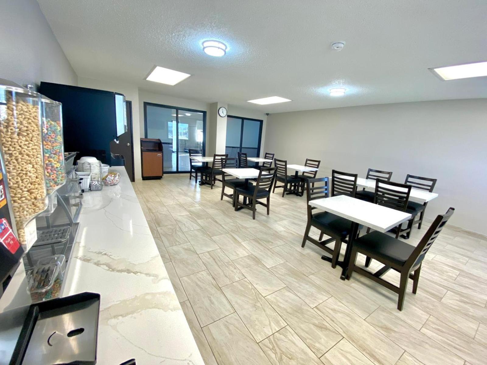 Baymont By Wyndham Oshkosh Airport Ξενοδοχείο Εξωτερικό φωτογραφία